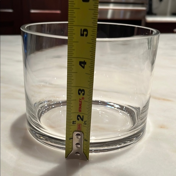 Elegant Clear Glass Vase - Picture 3 of 5